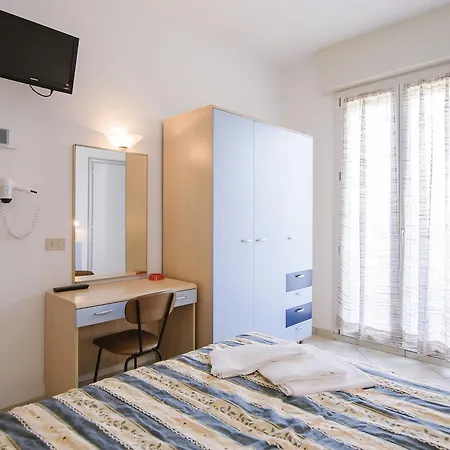 Edelweiss Hotel *