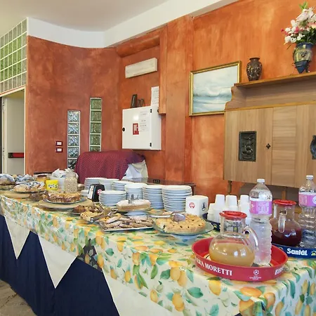 Edelweiss Hotel *